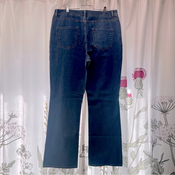 Coldwater Creek Classic Fit Bootcut Leg Denim Blue Jeans -Size 16 - Like New - Picture 4 of 13